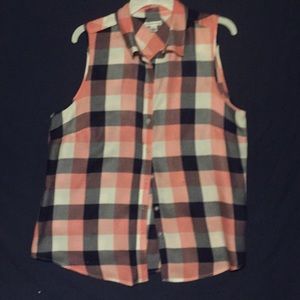 Women's cute sleeveless top NWOT.